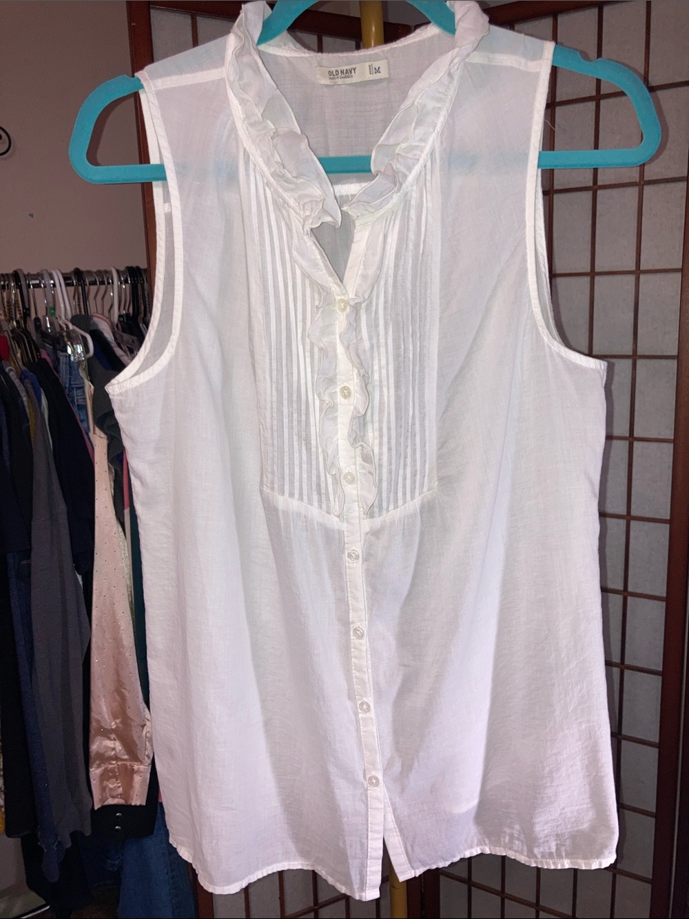 Old Navy White Sleeveless Ruffle Pintuck Button-Front Blouse
